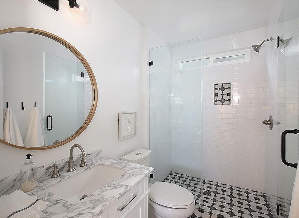 1st image of 511 1/2 Acacia Ave