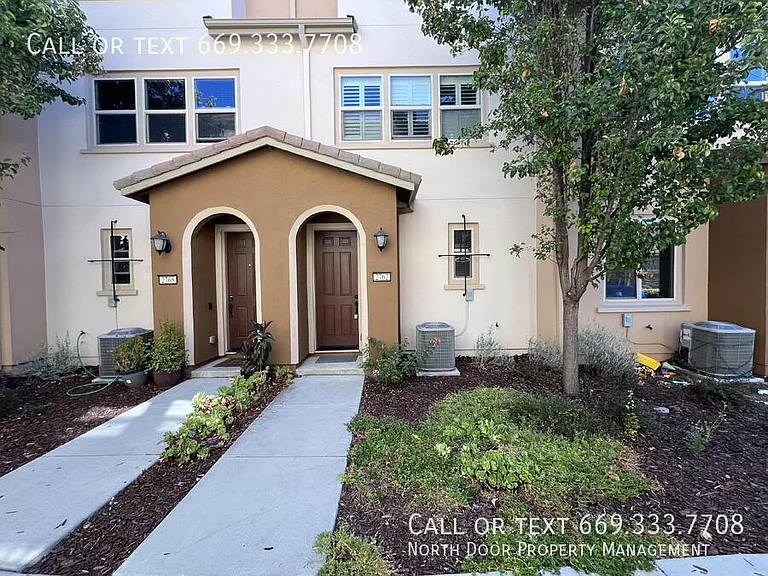 2762 Ferrara Cir — Photo 3