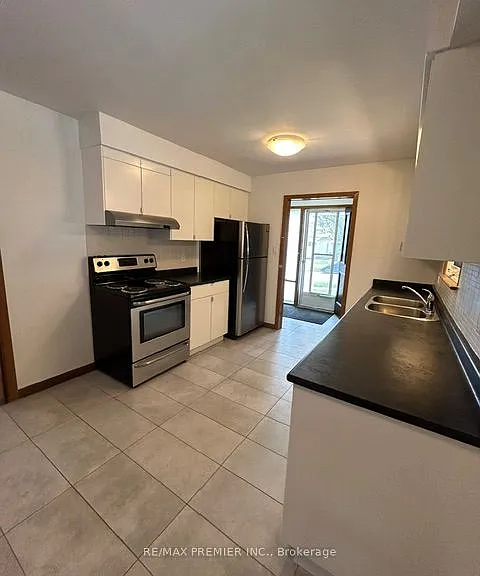 19 Sandbourne Cres — Photo 9