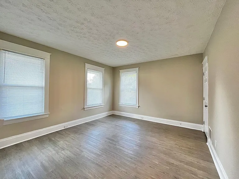 3924 Lindley Ave — Photo 13