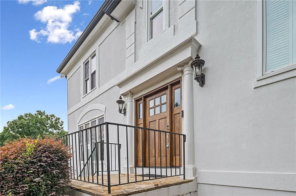 5 bed, 3.5 bath, 3458 sqft, $5,000 — Photo 2