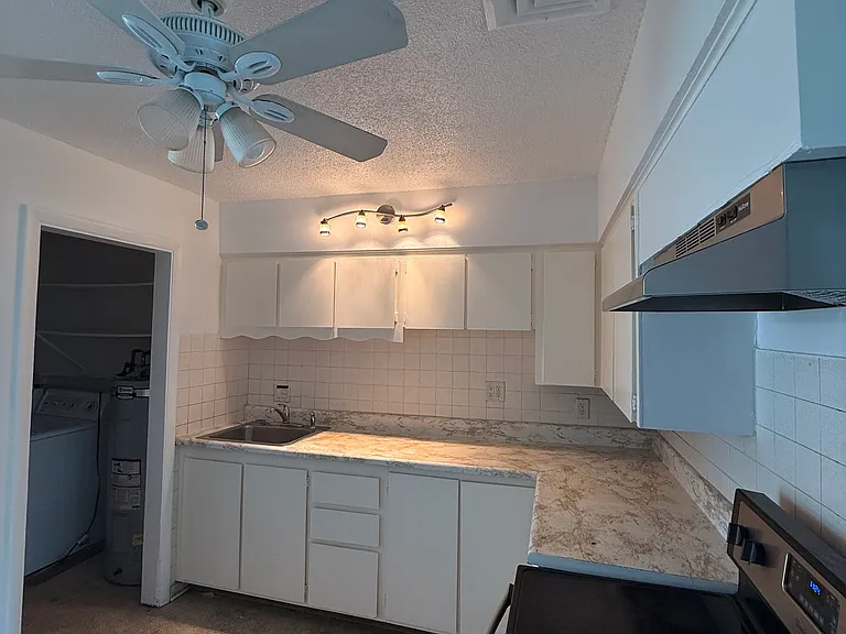 904 Seneca St — Photo 5