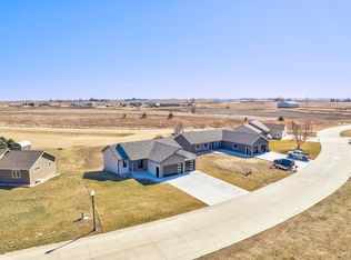405 Beachcomber Dr, Lake Park, IA 51347