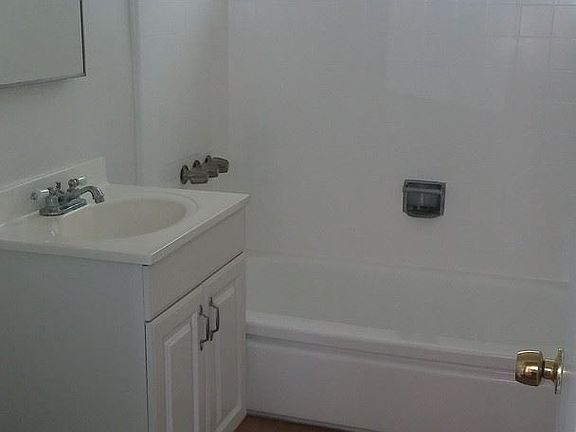 5th image of 940 S Flower St APT 9