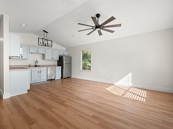 Living room / kitchen