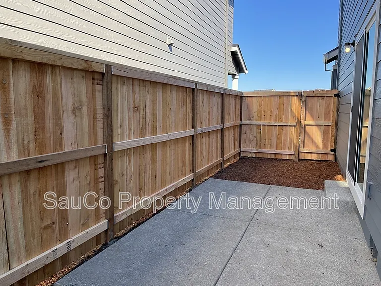 2269 Livesay Ln — Photo 23