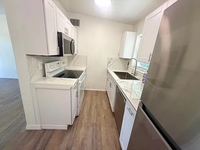 3 bed, 1200 sqft, $2,500 — Photo 2