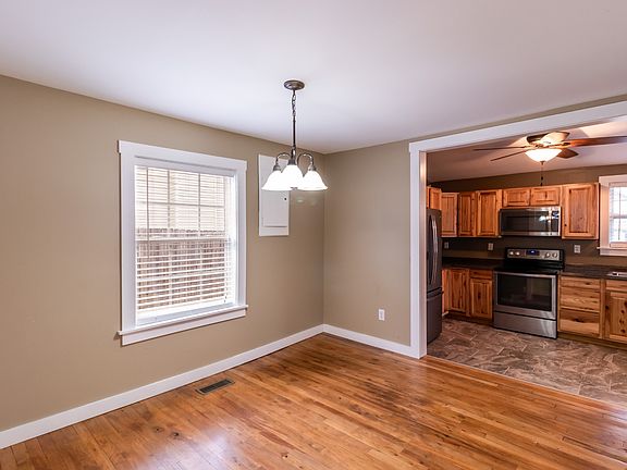 5th image of 525 W Main St
