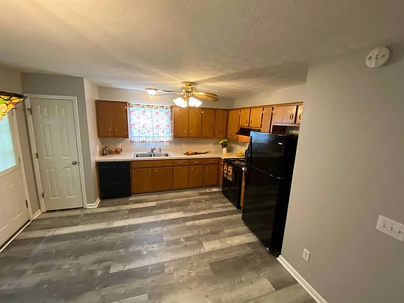 5th image of 300 Stroud Dr