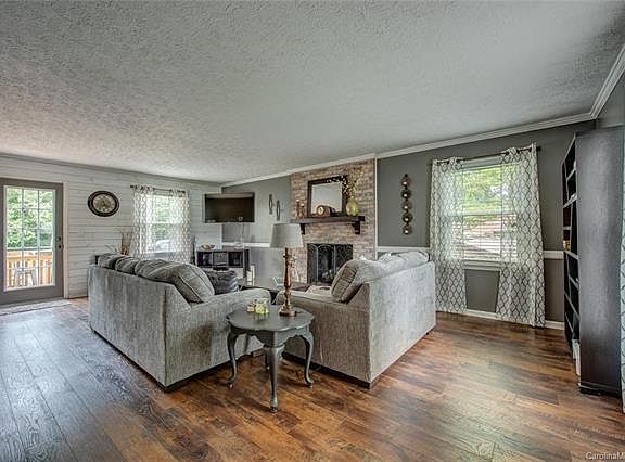 4th image of 414 Melody Ln