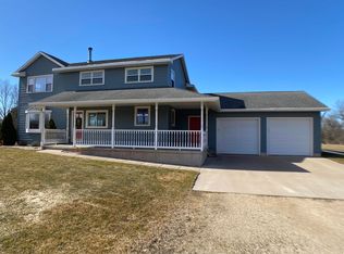 E8260 Prahl Rd, New London, WI 54961