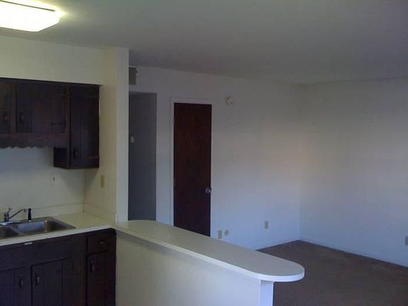 4th image of 325 Ashlawn Dr APT 5