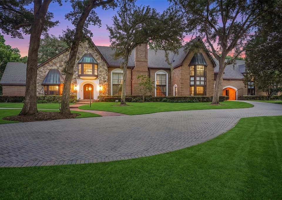 1st image of 810 SWEETWATER CLUB BOULEVARD