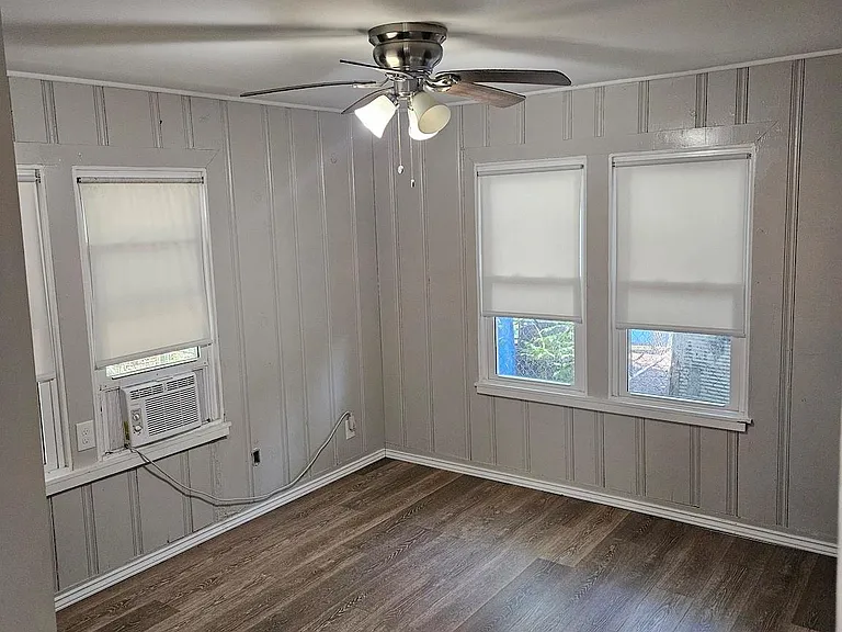 2311 Avenue C — Photo 6