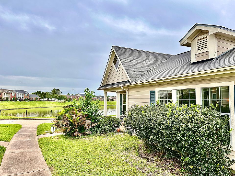 1st image of 20839 Settlers Lake Cir N