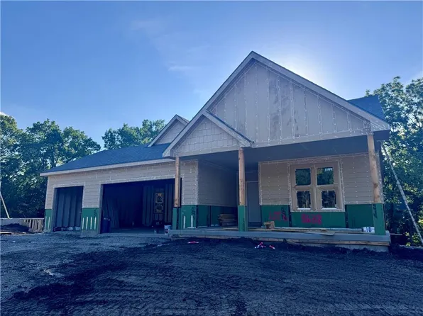 8638 Eagle Creek Dr, De Soto, KS 66018