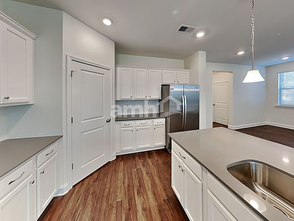 3rd image of 616 Rivermist Dr