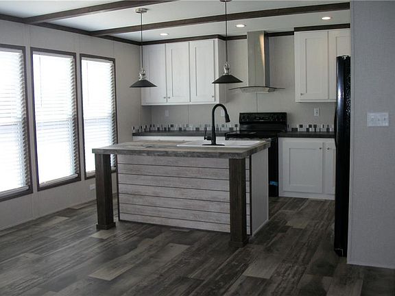 3rd image of 502 McLennan Ave