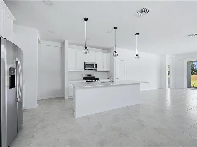 8113 Sternway Rd — Photo 10