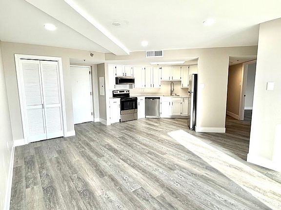 5th image of 111 W Park Ave APT 101