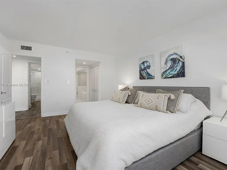 1800 Sunset Harbour Dr #1208 — Photo 21