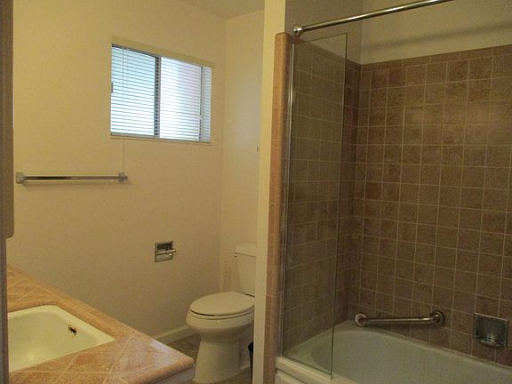 4th image of 1740 Richmond St APT 14