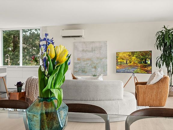 3rd image of 475 13th St #401