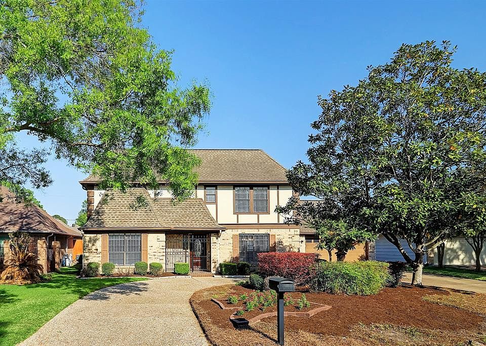 Welcome to 2906 Kismet Ln., circle driveway offers additional parking