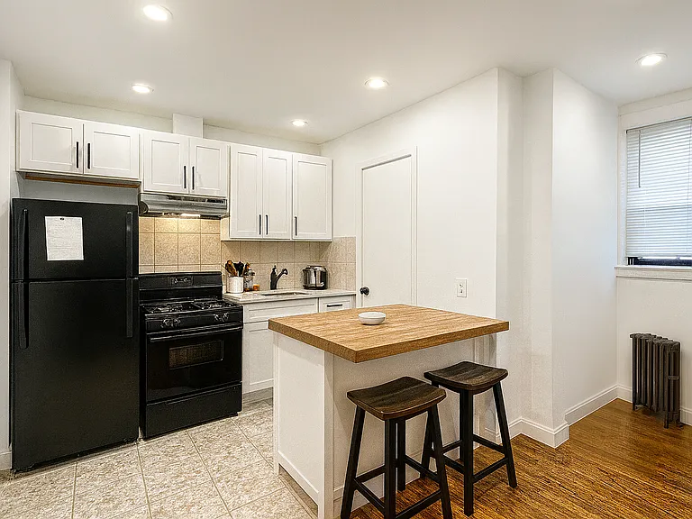 203 17th St #9 — Photo 2