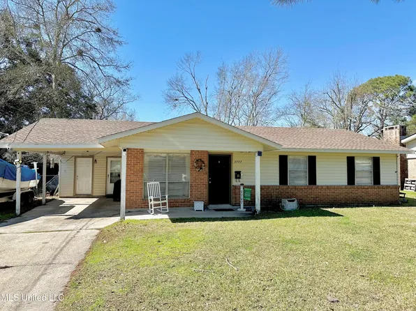 2707 Lynwood St, Pascagoula, MS 39567