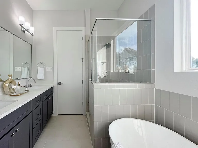 8318 Curry Rd — Photo 16