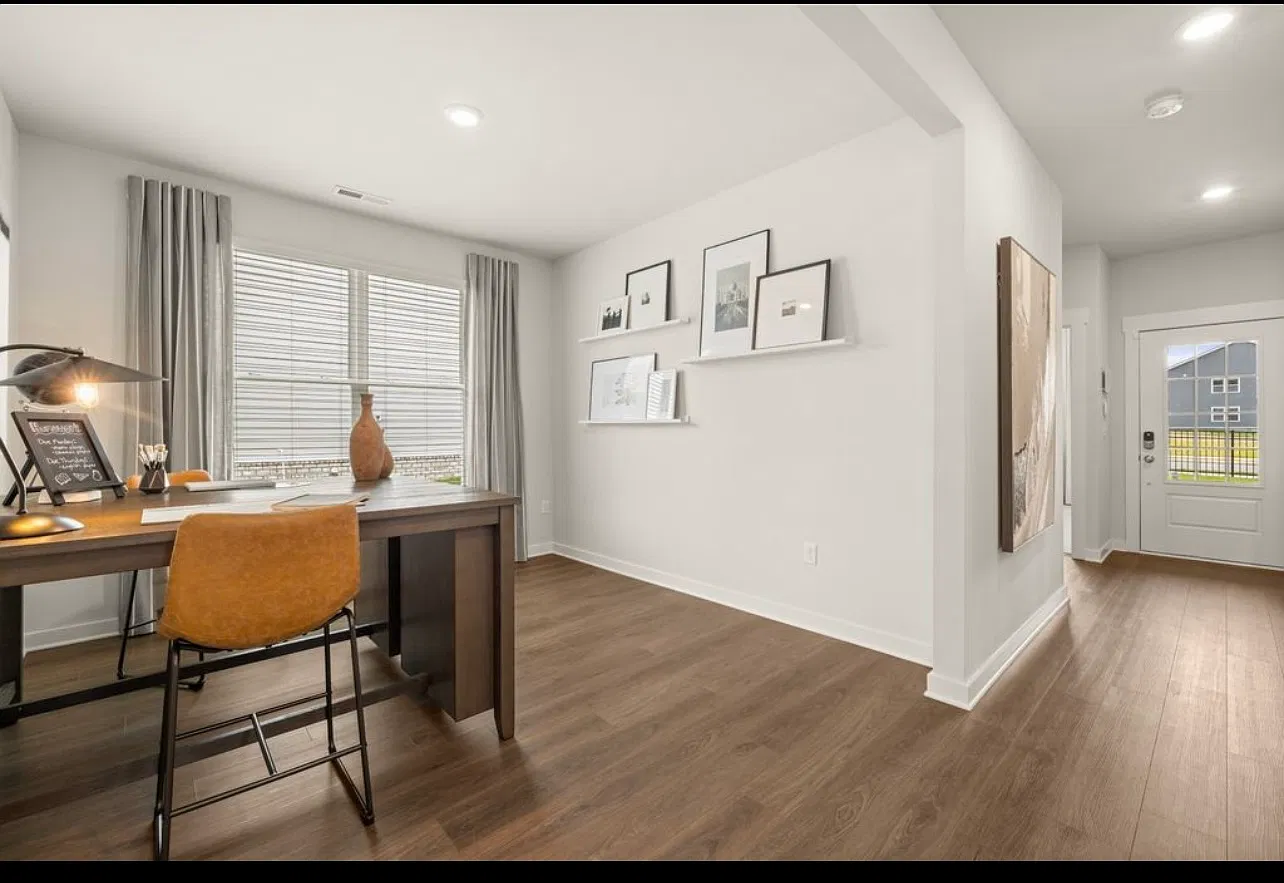 5 bed, 3.5 bath, 2769 sqft, $2,910 — Photo 2