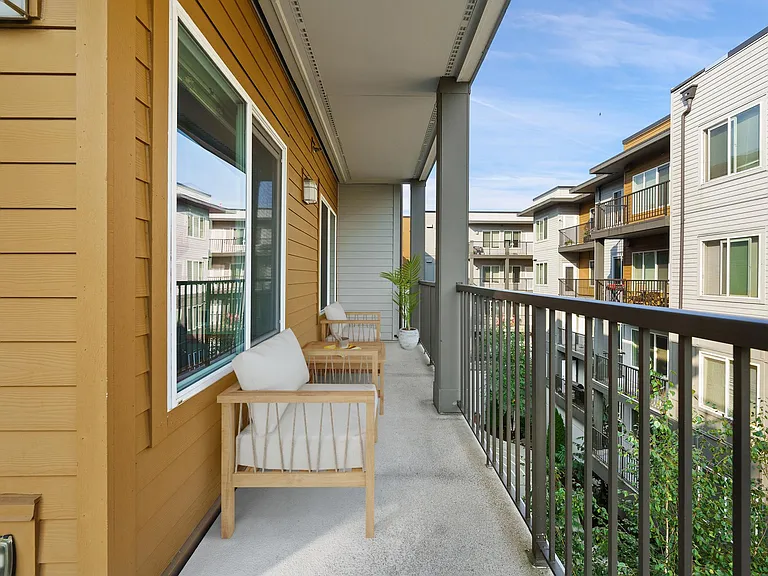 Shangri La Apartments — Photo 16
