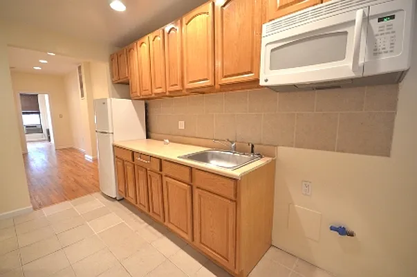 Rented by Besen Partners, LLC | media 29