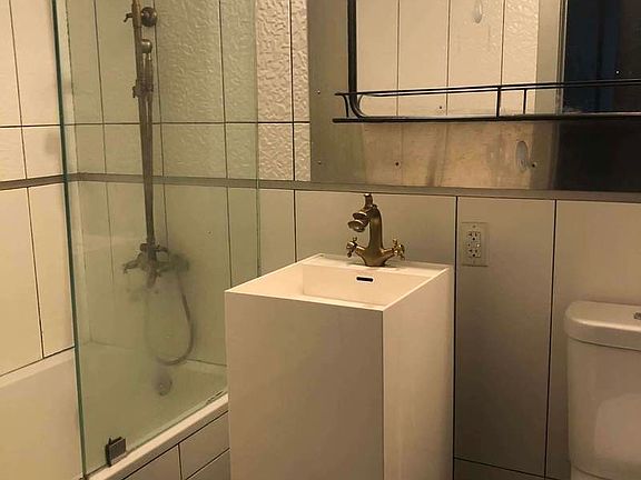 4th image of 108 Scholes St #2C