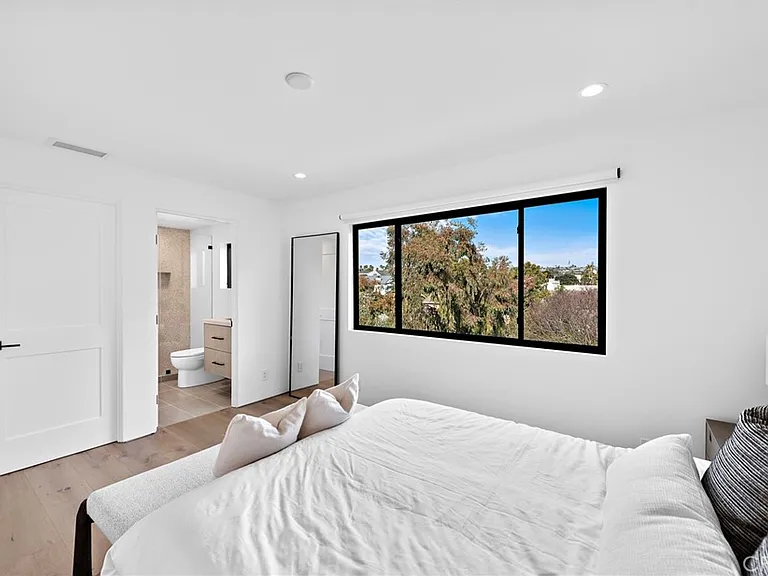 322 1/2 Iris Ave — Photo 19
