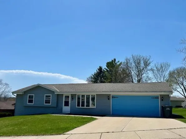 908 Kings Ridge COURT #E, West Bend, WI 53090