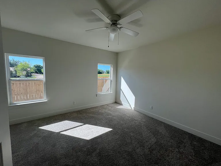1003 Allie Way — Photo 5