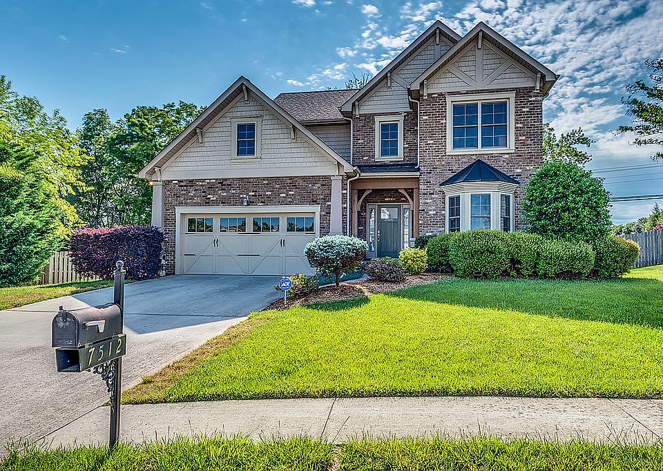 1st image of 7512 Hampstead Hall Dr