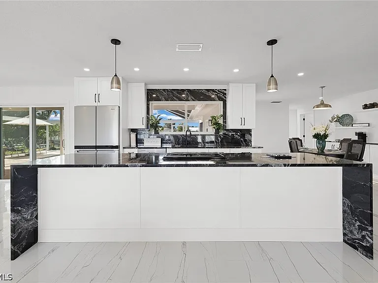 4930 Edith Esplanade Cpe — Photo 5