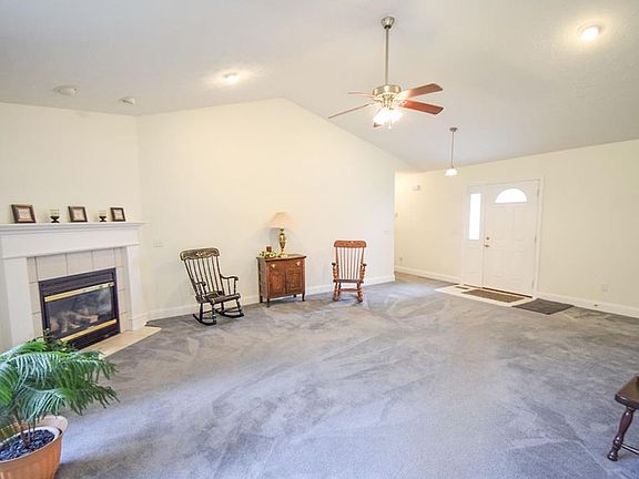 4th image of 570 Boulder Dr