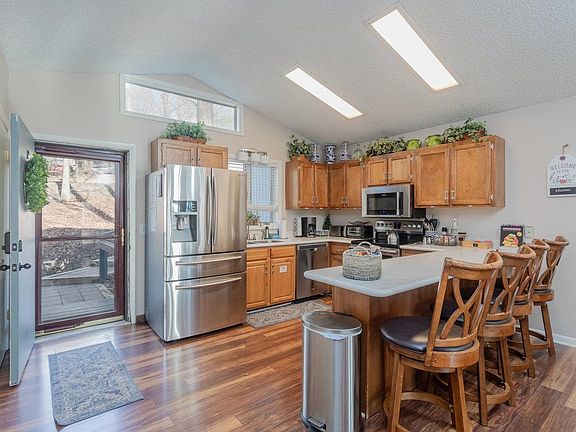 3rd image of 2411 Lanier Ln