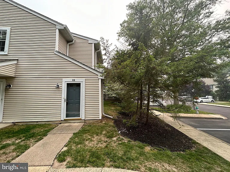 66 Belmont Sta — Photo 2