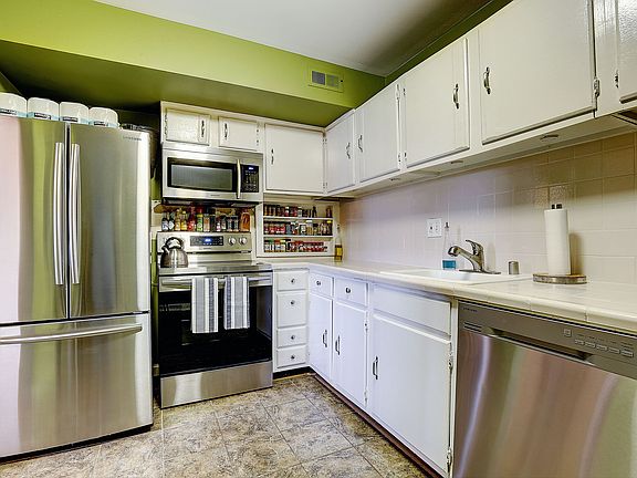 4th image of 9737 Kings Crown Ct APT 001