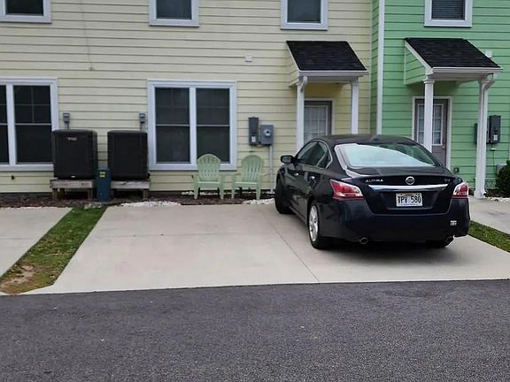3rd image of 8212 Tidewater Dr