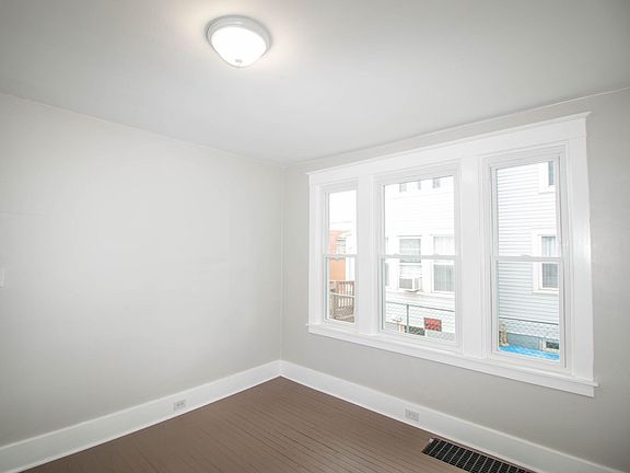 3rd image of 116 N Bedford St Unit 1