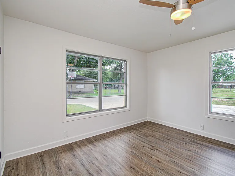 709 S McCarty Ave — Photo 32