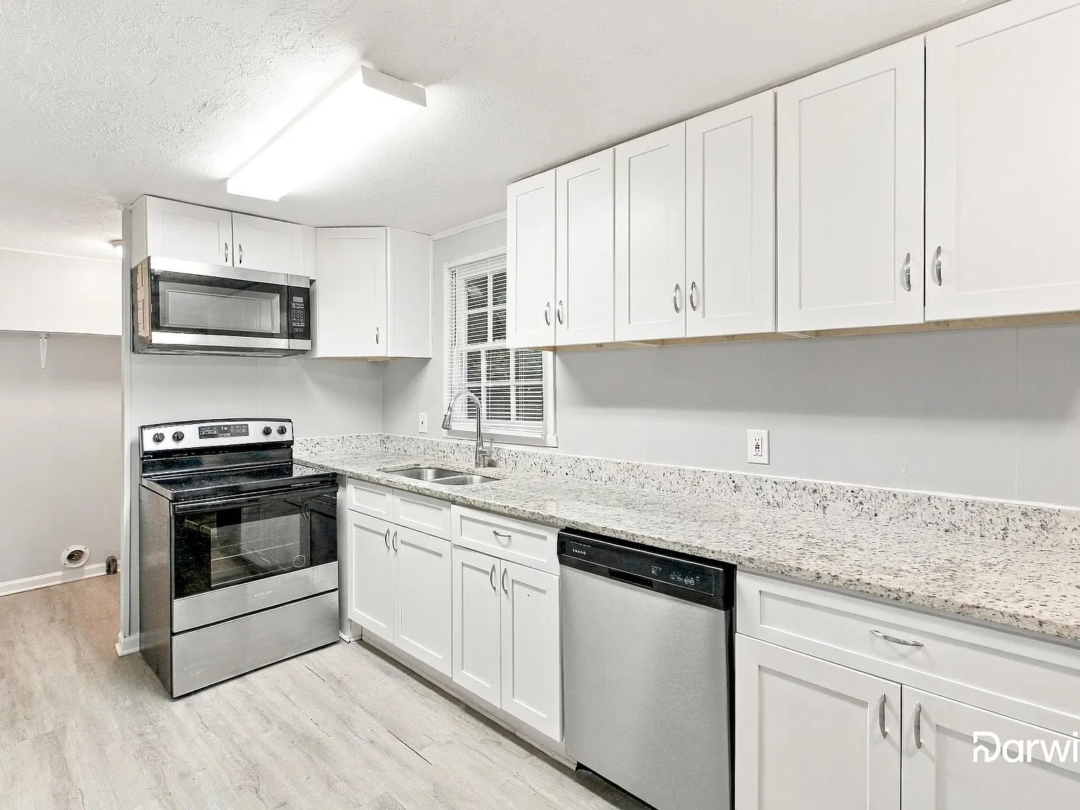 3 bed, 1.0 bath, 1008 sqft, $1,590 — Photo 3