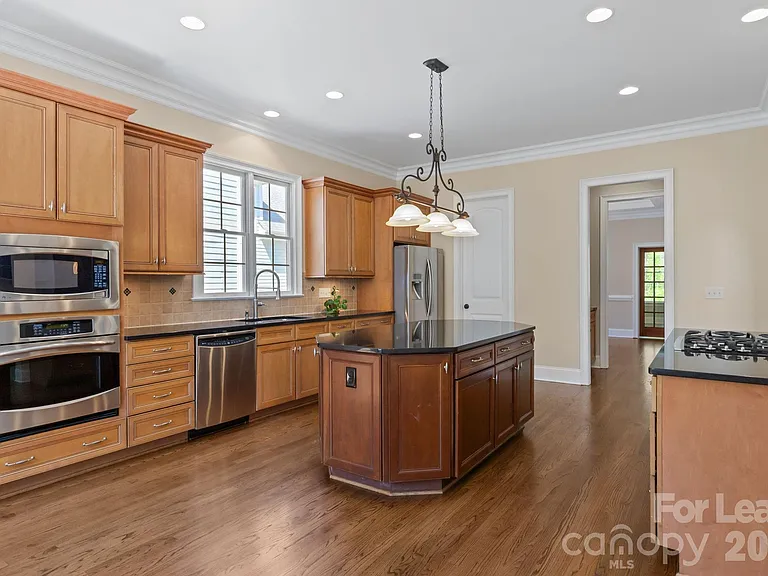 11938 Bradford Park Dr — Photo 12