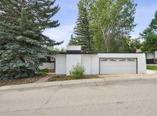 114 E Dalgleish Bay NW, Calgary, AB T3A 1K8